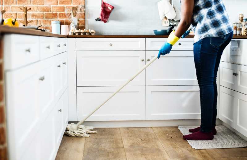6 AMAZING METHODS FIT WHILE DOING HOUSEWORK | Squawk Chic