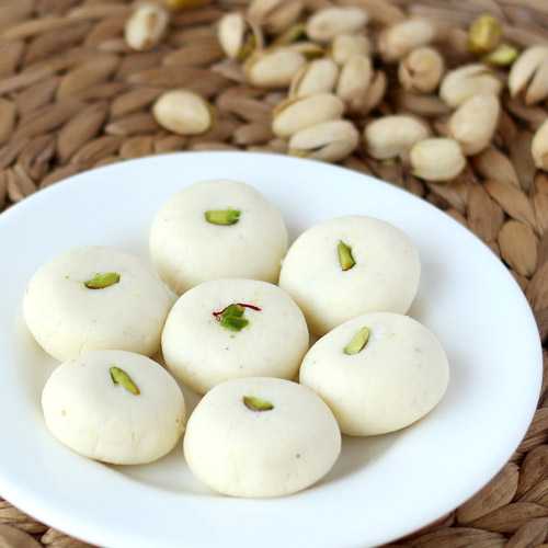 6 Best Traditional Sweets That Are A Must Have On Diwali - Indiapalette.com
