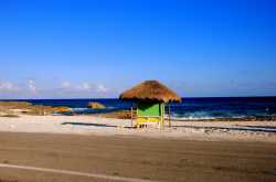 665 - 21st - Beachside shop