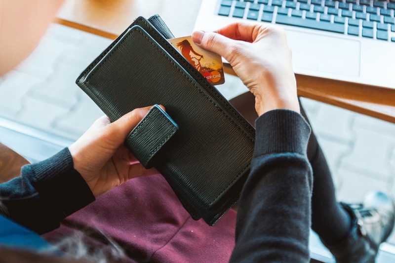 7 Effective Tips To Avoid Maxing Out Credit Card - Sweet Sharing