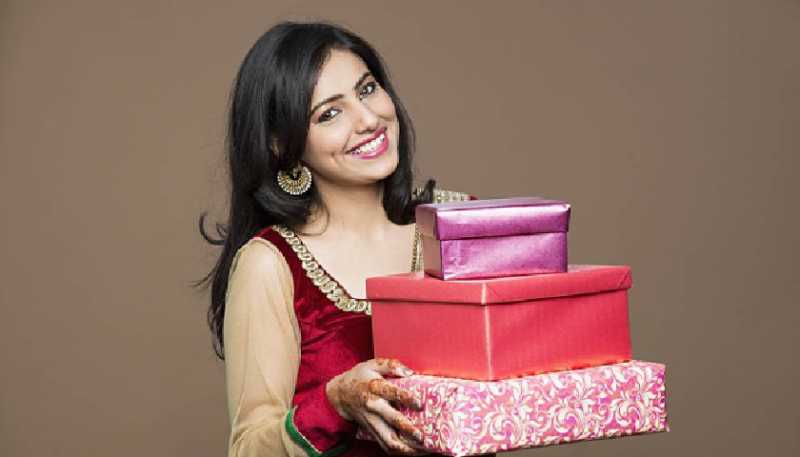 7 Wedding Gift Ideas For Friends You Can