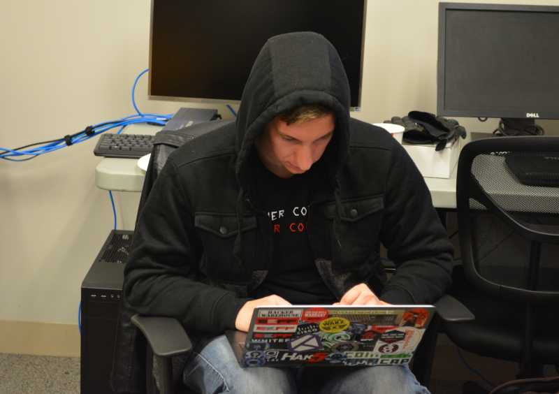 8 Quick Tips To Stay Secure While Gaming Online | Hackers Enigma