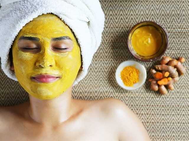 8 Simple DIY Remedies With Turmeric To Remove Sun Tan