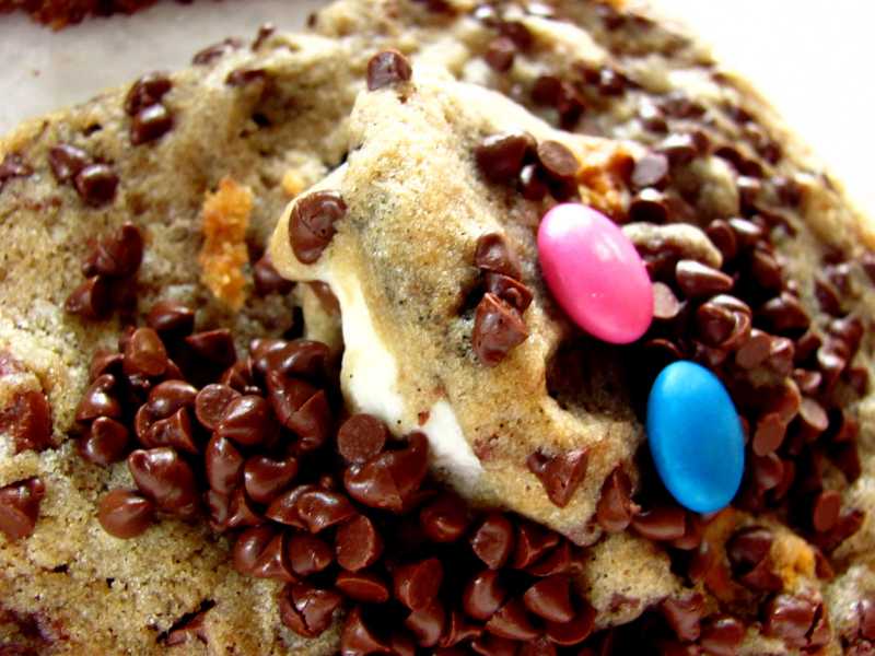 A  CUTE COOKIE INSIDE A CUT