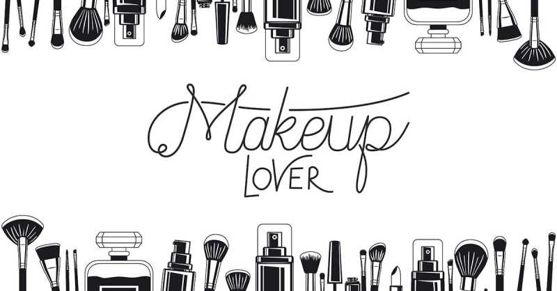 A List Of Makeup Essentials For Your Bag [2021]