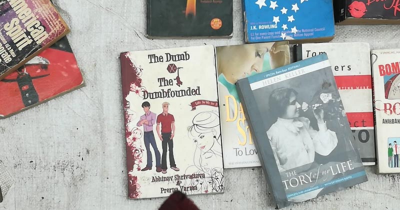 A Visit To Daryganj Book Market : Photo Story 