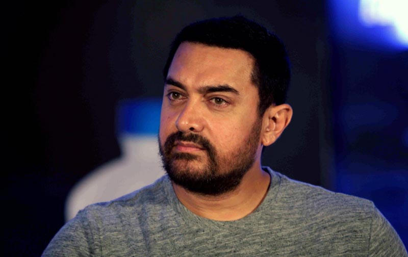 Aamir Khan Latest Photo With Ira On Facebook Got Trolled - Nukkad Talks