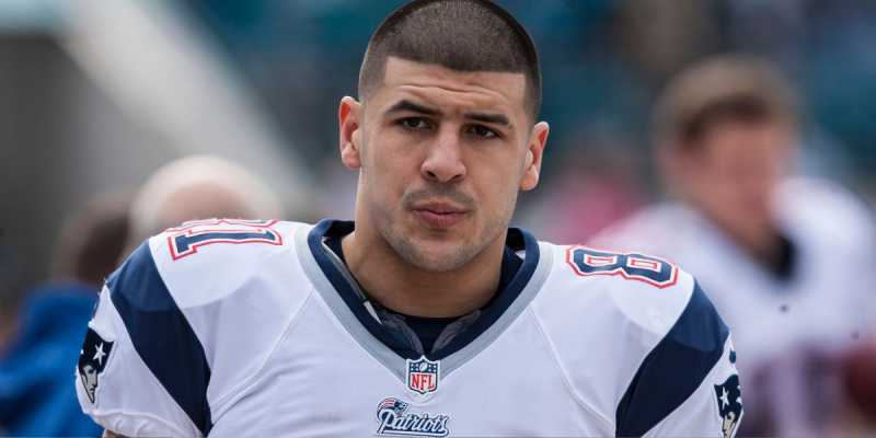 Aaron Hernandez Reportedly Broke Down In Tears While Confessing His Gay Affair To Lawyer | Sports | Kenny Viral News