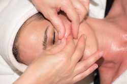 Acne Treatment : Why Antibiotics & Topical solutions never really work