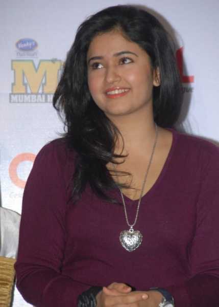 Actress Poonam Bajwa Sexy Hot Photos