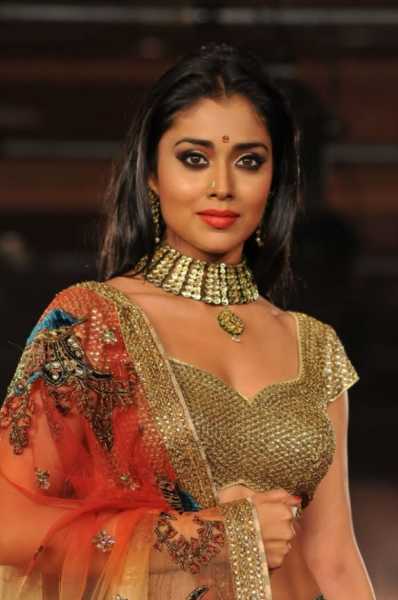 Actress Shreya Sexy Hot Pics