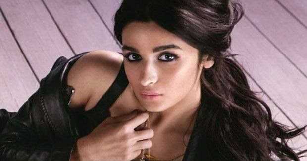 Alia Bhatt Biography...!: Alia Bhatt To Play Female Lead In Hindi Remake Of 