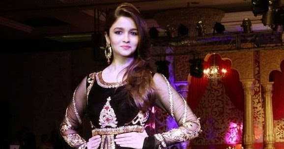 Alia Bhatt Show Stopper At Khwaab Bridal Couture In Net Bridal Lehenga