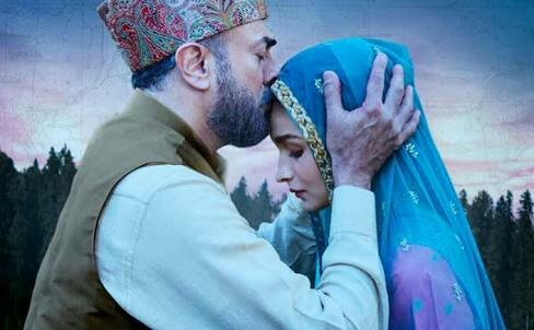 Alia Bhatt Creates The Perfect Luminosity In RAAZI; Being A Daughter, A Wife And A Spy.
