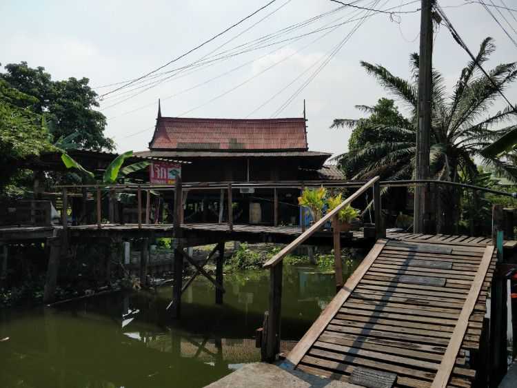 Amazing Canal Walk In A Random Bangkok Suburb: Long Transit At Suvarnabhumi Airport? | Maproute Travel Blog