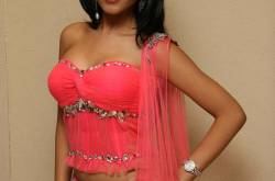 Amrita Rao unveils Archana Kochhar\