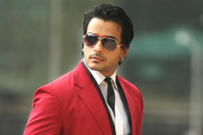 Angad Hasija Back On Waaris!!!