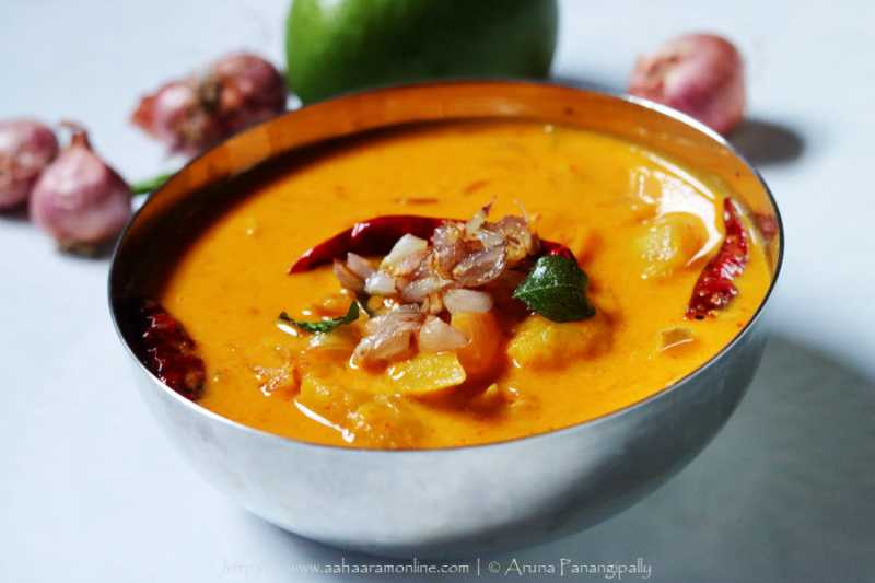 Angamaly Manga Curry | Kerala Raw Mango And Coconut Milk Curry