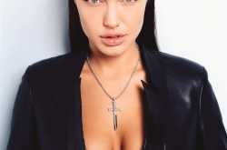 Angelina Jolie Hot