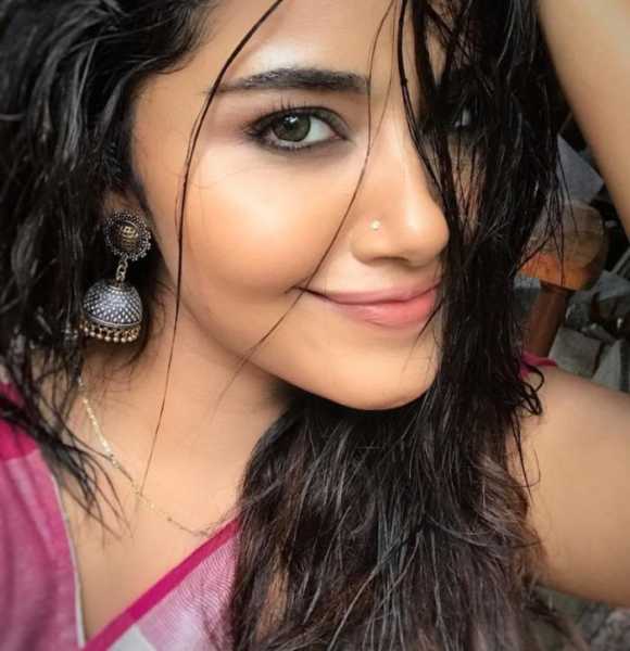 Anupama Parameswaran Hot Pics (Bikini Pics, Malfunction, Navel, Boobs, Armpits) 2019 - Kuch Jano