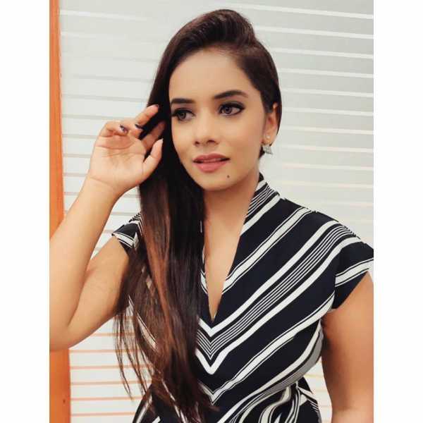 Aperire April 2019 Lookbook Spotlight | Ritwika Gupta - Spotlight