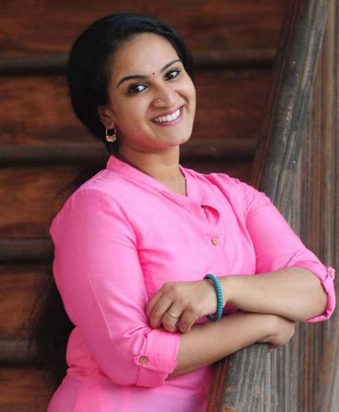 Architha Anish Biography,Age, Movies, Serial, Family, Wiki - BreezeMasti