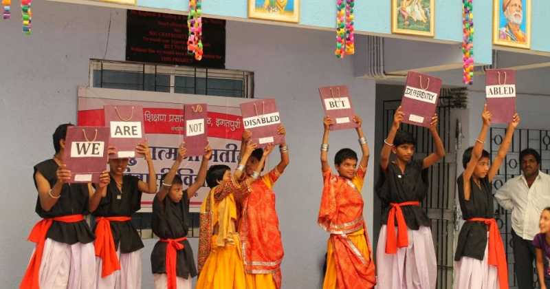 Are Investors Con-Prone?