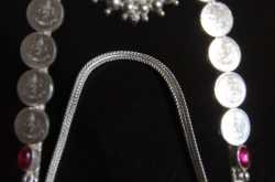 armlet in silver : traditional design