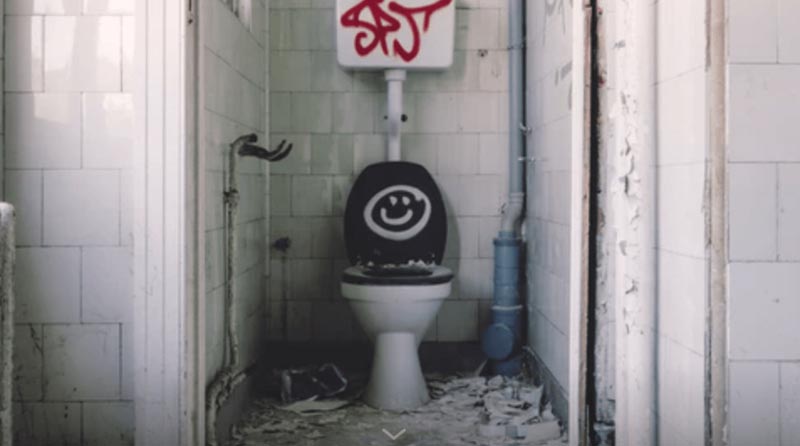 Arnab Goswami To Stop Flushing To Save India - Farzinews