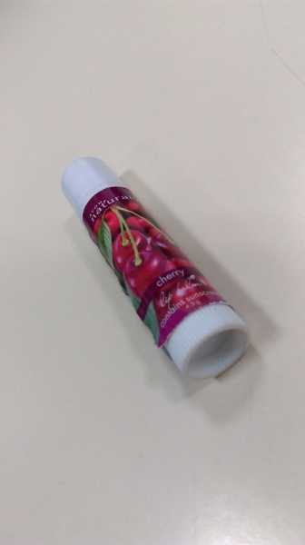 Avon Naturals Cherry Lip Balm - Review & Swatches
