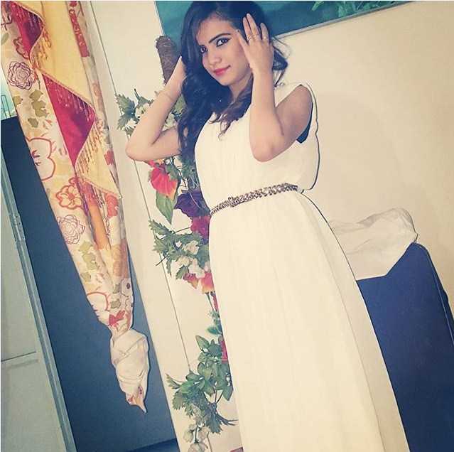 Azma Fallah Cute Photo In White Dress
