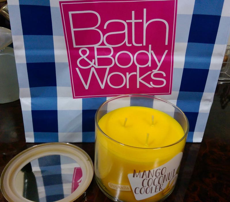 BATH&BODY WORKS MANGO COCONUT COOLER CANDLE