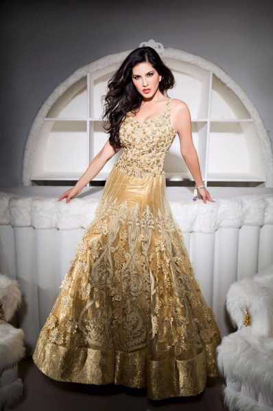 BEAUTIFUL SUNNY LEONE IN A WEDDING DRESS