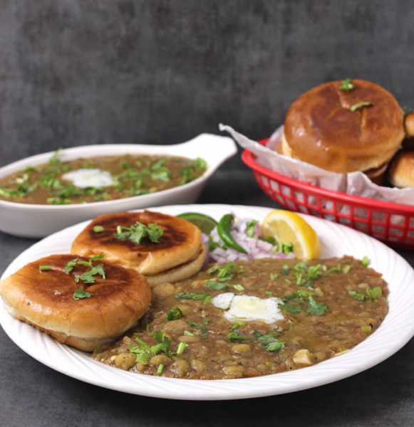 BLACK PAV BHAJI - Cook With Kushi