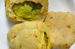 Baked Aaloo Puff / bun
