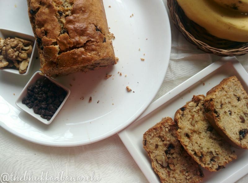 Banana Bread With Chocolate And Walnuts (Eggless)