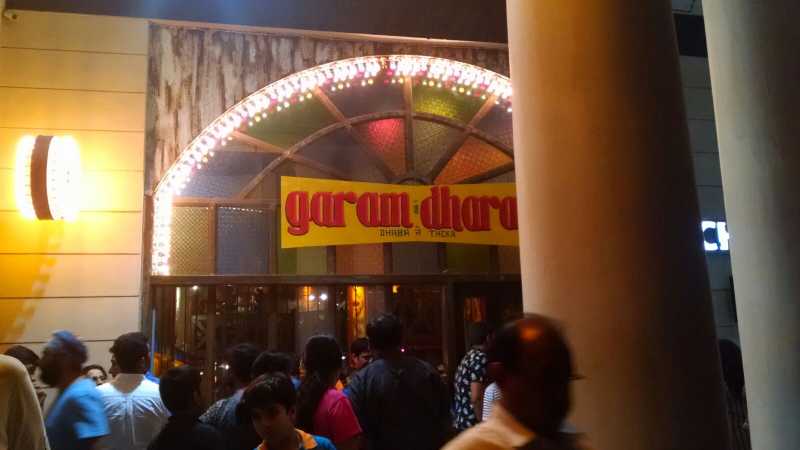 Basanti, Yeh Restaurant Mein Mat Khana