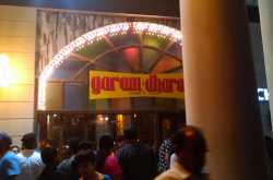 Basanti, yeh restaurant mein mat khana