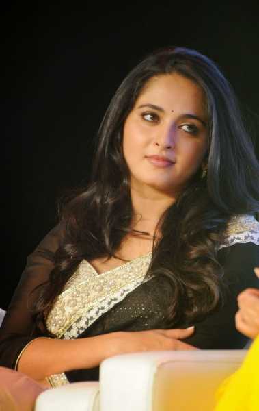 Beautiful Anushka Shetty Dark Saree Cute Stills | Telugu Actress News, Pictures, Photos - Gossip