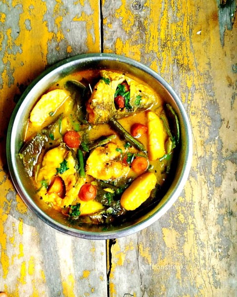 Bengali Summer Fish Stew / Rui Macher Jhol Jeere Aada Baata Diye 