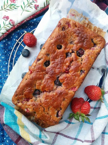 Berry Cake With Lemon Drizzle