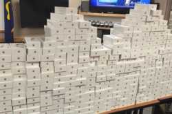 Berton-ton Xiaomi Selundupan Dan Ribuan iPhone Ilegal Disita Aparat | Isi Saku