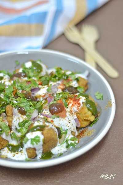 Besan Dahi Bhalla ~ Gramflour Dumplings In Yogurt Sauce - The Big Sweet Tooth