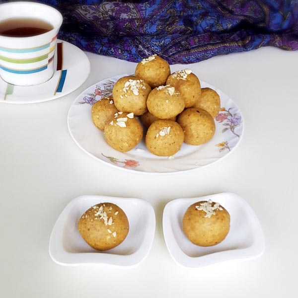 Besan Ladoo Recipe - Sweet Chickpea Flour Balls With Cashews And Almonds - My Indian Taste