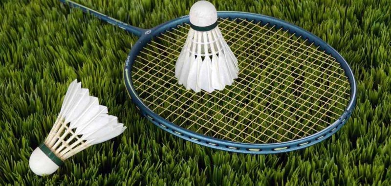 Best Badminton Rackets Under 3000 Rs. In India 2018 - ModernMonkk