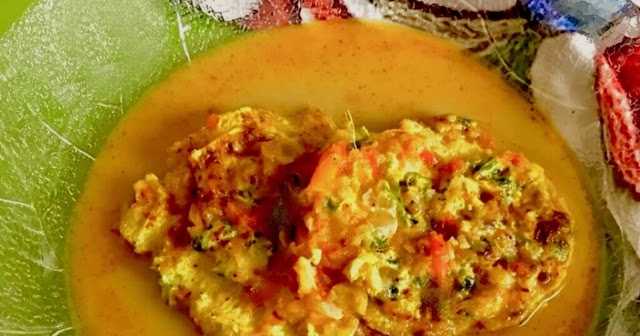 Bhapa Dimmer Malai Curry (Steamed Egg Curry With Coconut Milk)