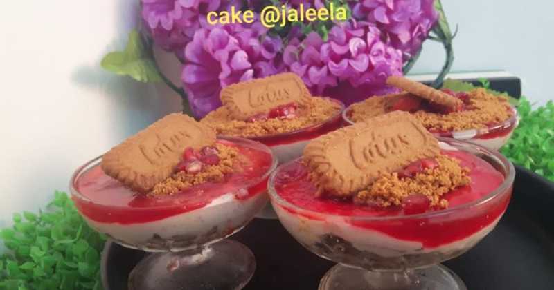 Biscoff Biscuit Cheese Cake  With Pomegranate And Strawberry