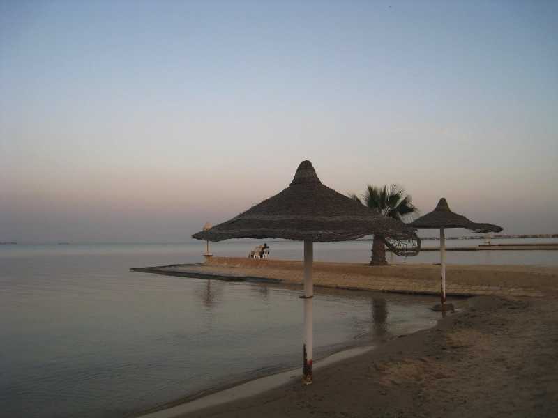 Bitter Lake, Happy People