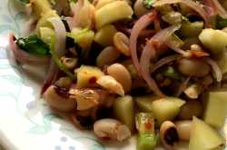 Black Eyed Pea & Raw Mango Salad