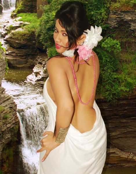 Bollywood Model & Actress Shikha Thakur Hot Photos